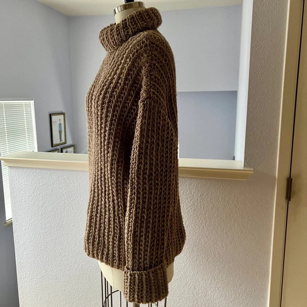 Hand Knit Sweater - Picture 4 of 8